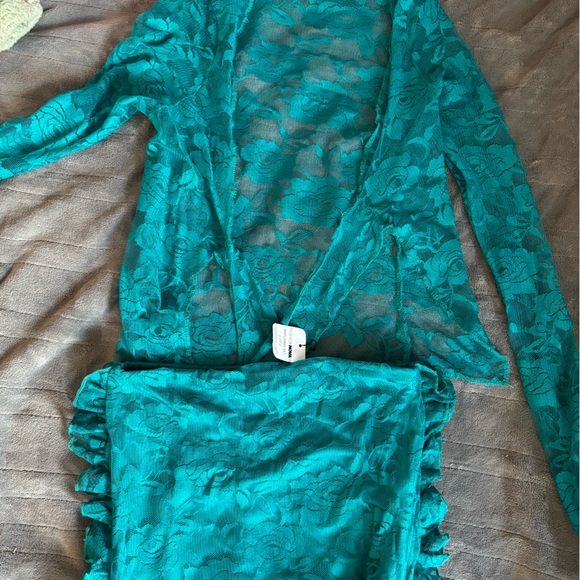 FashionNova Unforgettable to You Lace Skirt Set - Picture 5 of 5